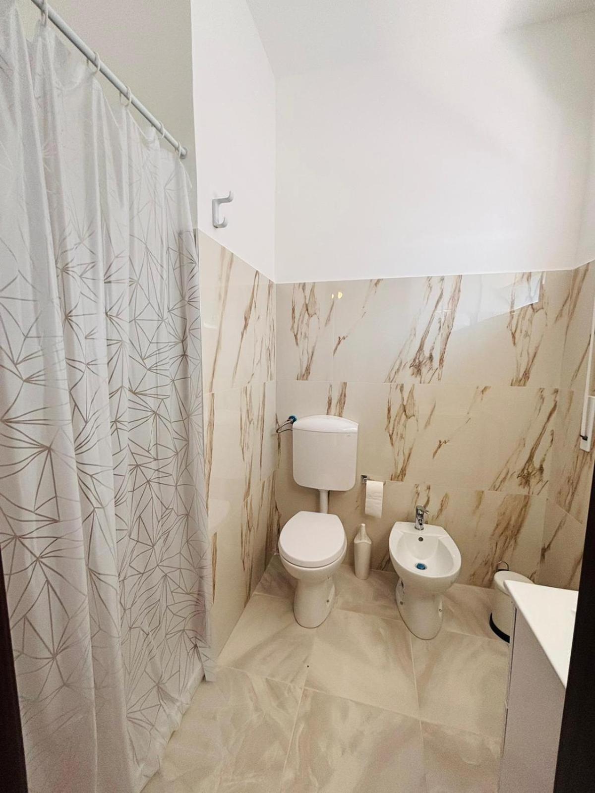 Matthias Central Rooms And Accomodation Bari Exterior foto
