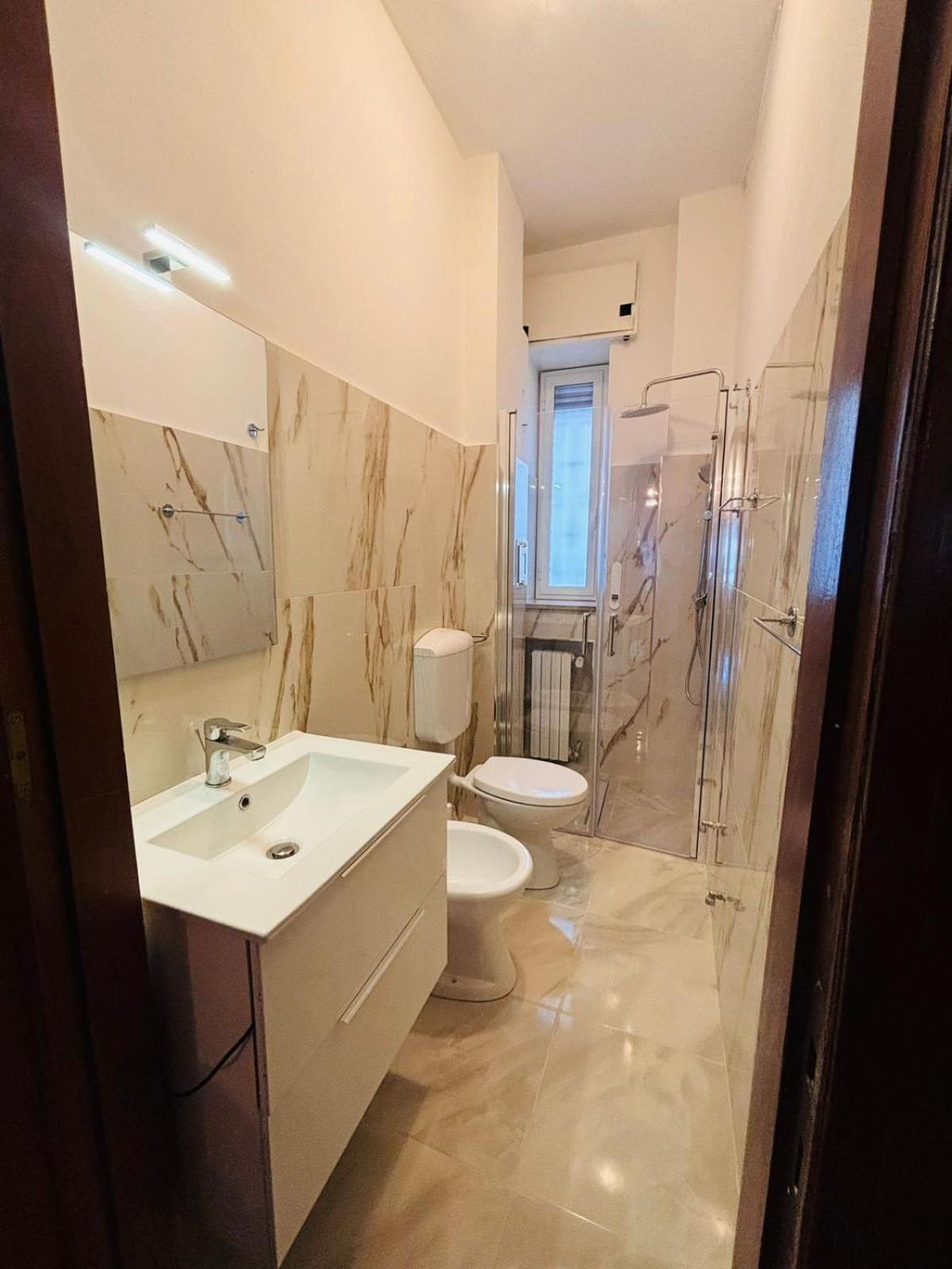 Matthias Central Rooms And Accomodation Bari Exterior foto