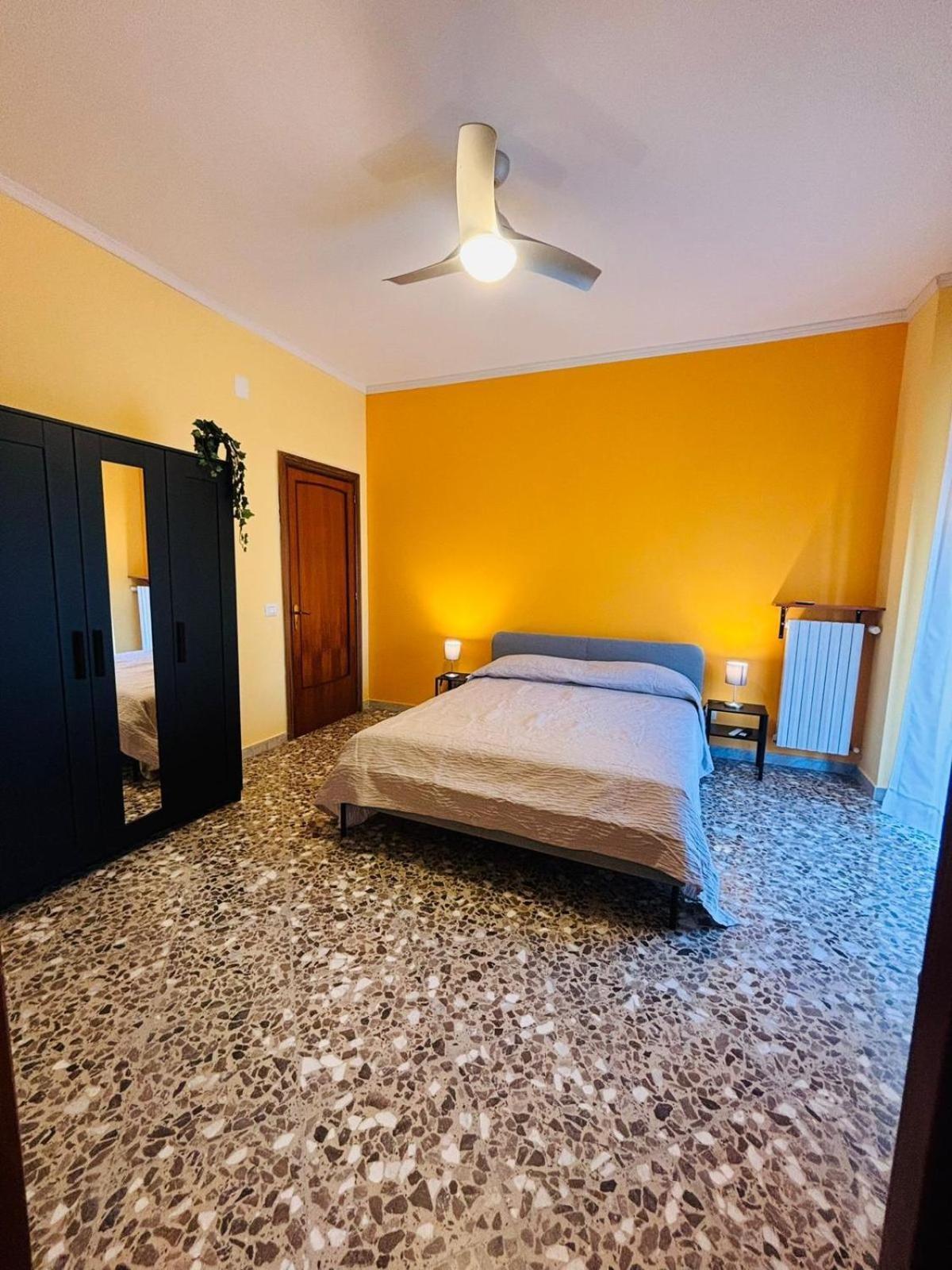 Matthias Central Rooms And Accomodation Bari Exterior foto