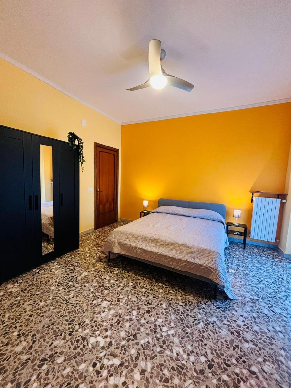 Matthias Central Rooms And Accomodation Bari Exterior foto